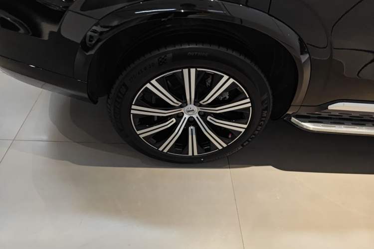 Used Volvo XC90 2025 B5 SmartDrive Luxury Edition 7-Seater
