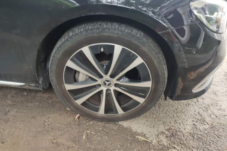 Used Mercedes-Benz E-Class New Energy 2022 Second Facelift E 350 e L Plug-in Hybrid Sedan Right Front Wheel Hub