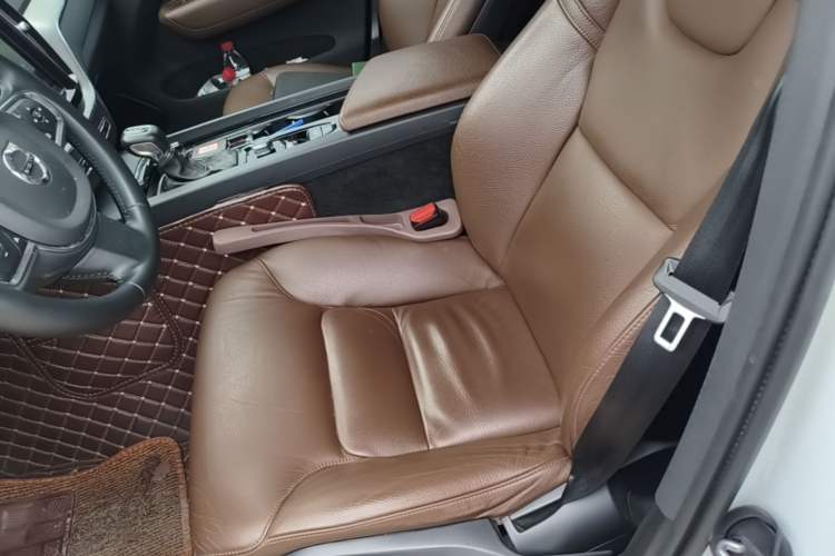 Used Volvo XC60 2019 T5 4x4 Smart Edition China V Standard

