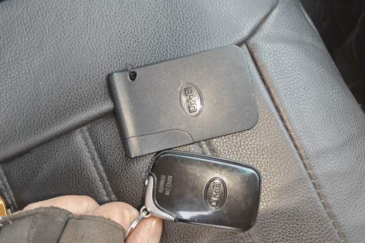 Used BYD S6 2014 2.4L Automatic Prestige 7-Seater
