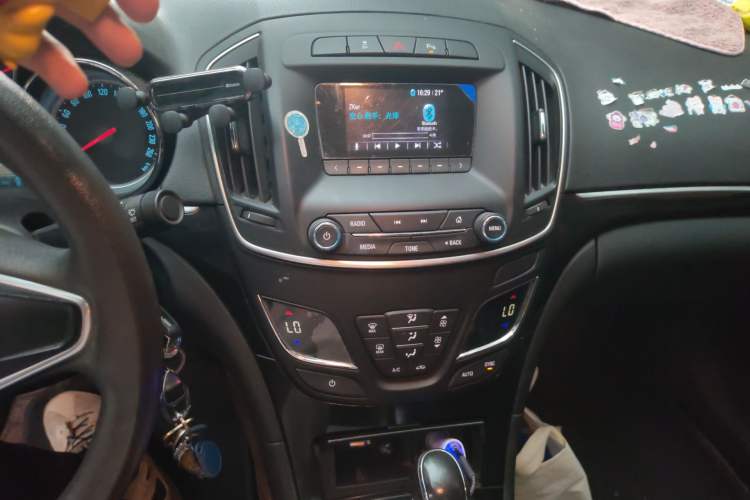 Used Buick Regal 2015 1.6T Leading Technology Model Audio And AC Panel