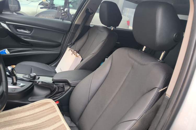 Used BMW 3 Series 2016 320Li Ambition Model
