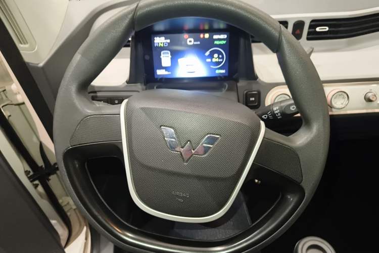 Used Wuling Hongguang MINIEV 2022 Macaron Premium Model – Lithium Ternary Battery Steering Wheel