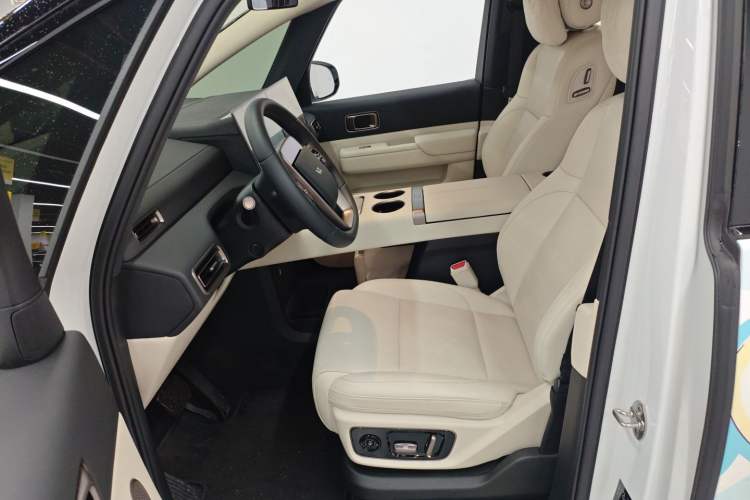 Used Li Auto MEGA 2025 Home Family Special Edition