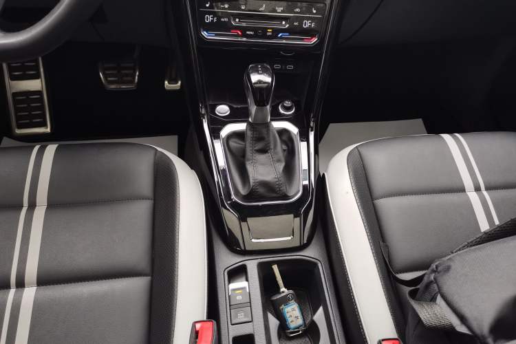 Used Volkswagen T-ROC 2023 300TSI DSG Two-Wheel Drive Starlight Edition
