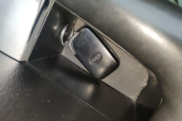 Used BYD S6 2014 2.0L Manual Luxury 5-Seater
