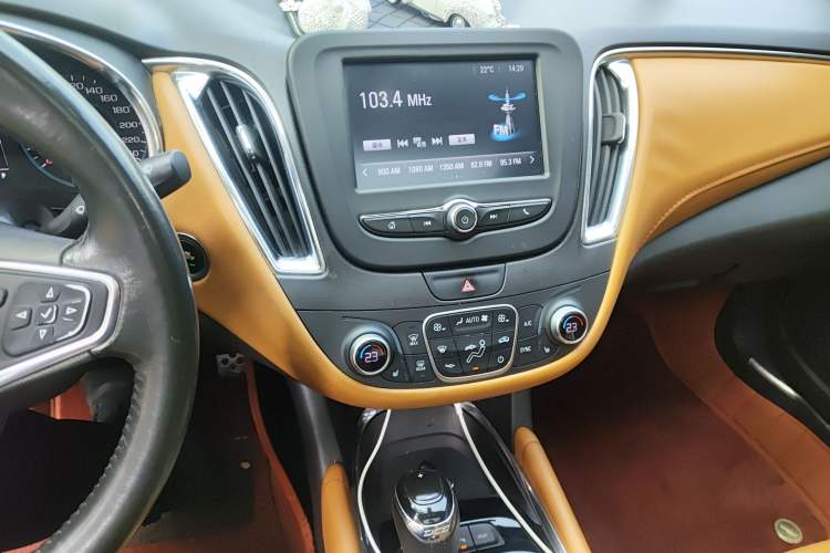 Used Chevrolet Malibu XL 2016 1.5T Dual-Clutch Ruichi Edition Audio And AC Panel