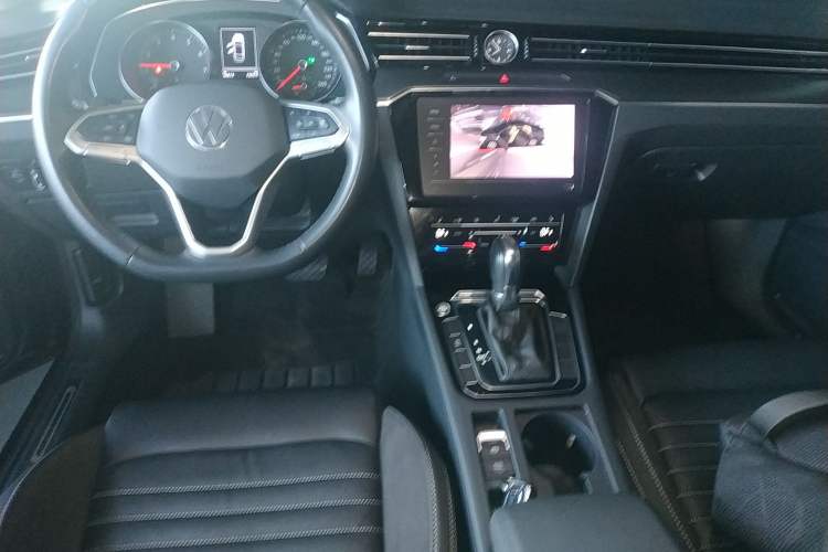 Used Volkswagen Magotan 2020 330TSI DSG Leading Model Center Console