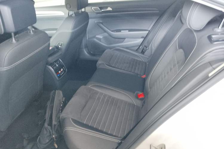 Used Volkswagen Magotan 2020 330TSI DSG Luxury Edition Left Rear Seat