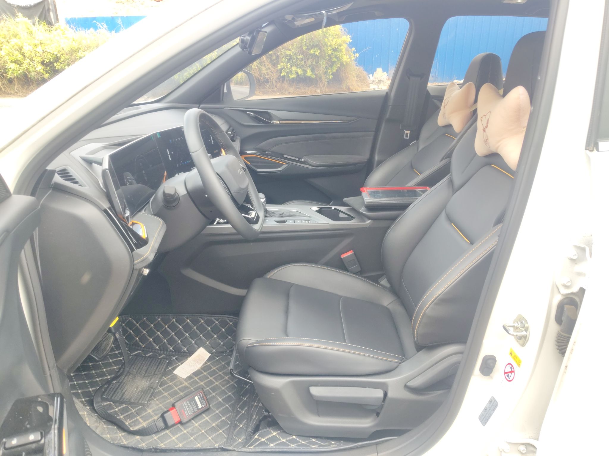 المقاعد الأمامية داخل السيارة