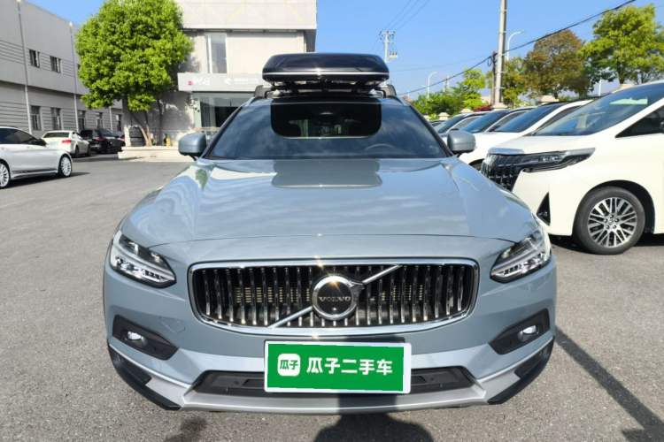Used Volvo V90 2023 Cross Country B5 AWD Prestige Edition
