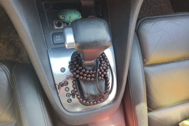 Used Volkswagen Golf 2010 1.4 TSI Automatic Luxury Model Gear Lever