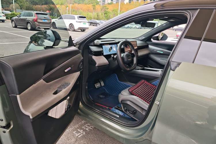 Used Lynk & Co 08 EM-P 2023 220km All-Wheel-Drive Performance Halo
