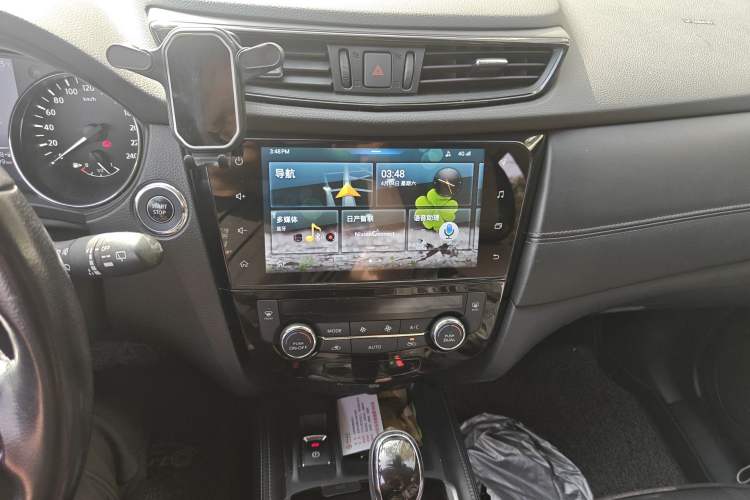 Used Nissan X-Trail 2019 2.0L CVT Smart Connect Comfort Edition 2WD Audio And AC Panel