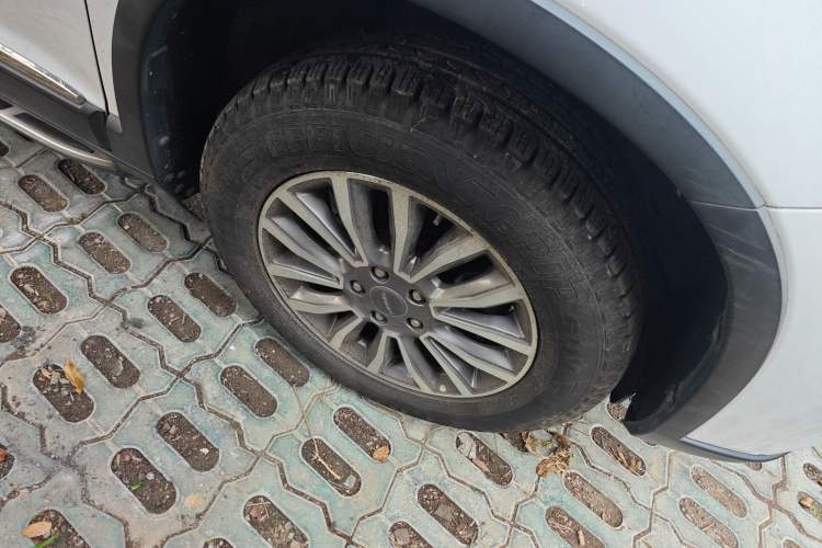 Used Haval H6 2015 Sport Edition 1.5T Automatic Two-Wheel Drive Luxury Model Right Front Wheel Hub