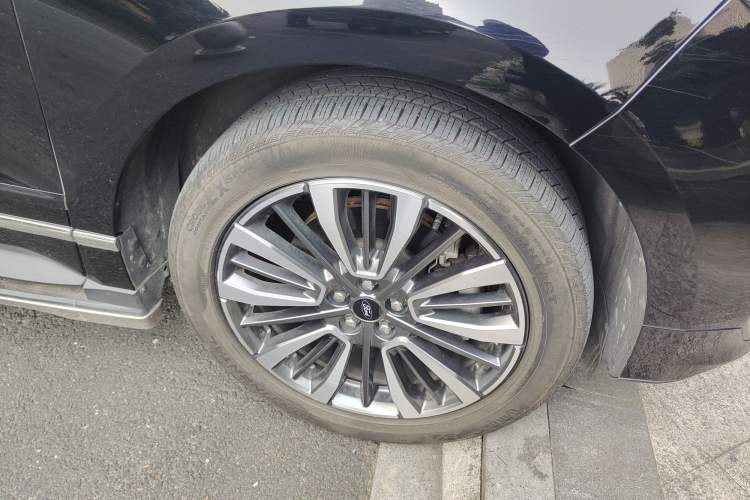 Used Ford Edge 2021 PLUS EcoBoost 245 Two-Wheel-Drive Titanium 7-Seater
