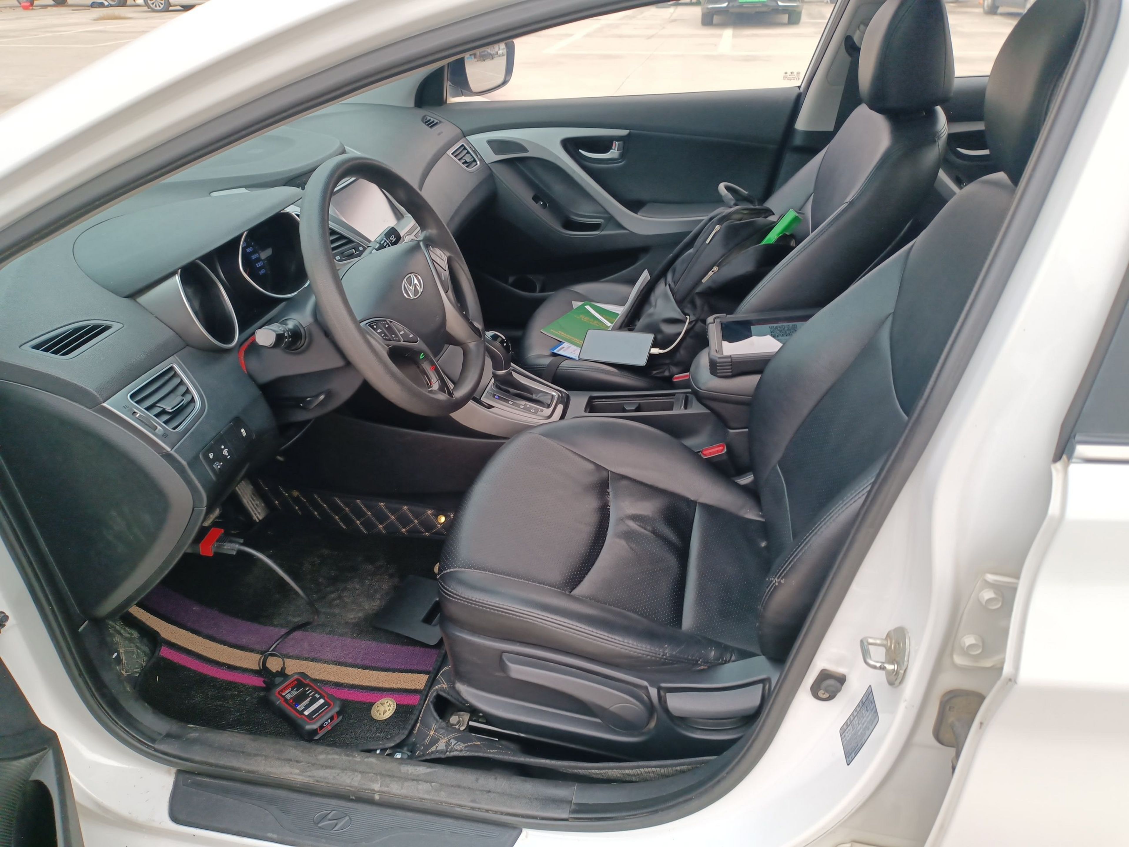 Переднее сиденье в автомобиле