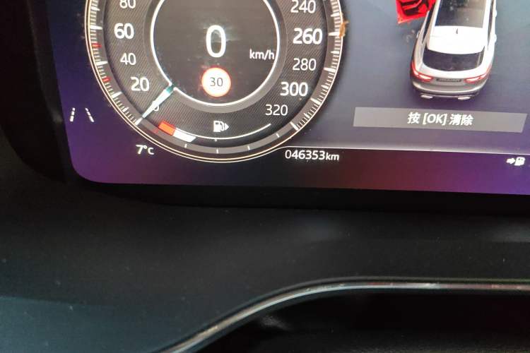 Used Jaguar F-PACE 2021 250 PS Odometer Close Up