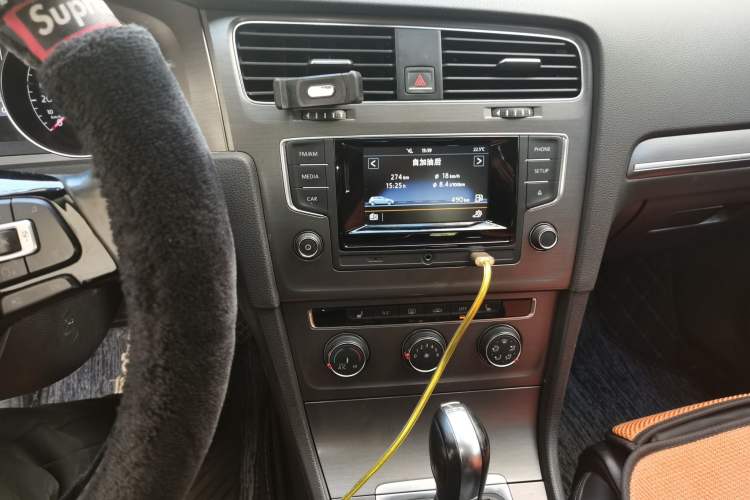 Used Volkswagen Golf 2016 230TSI Automatic Luxury Version Audio And AC Panel