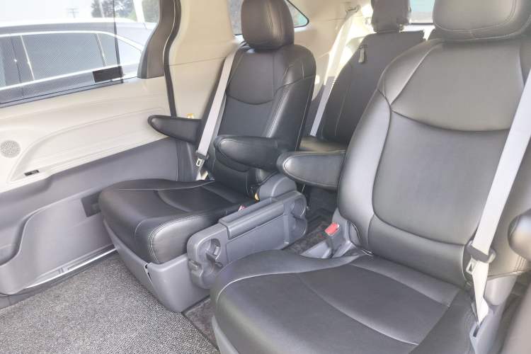 Used Toyota Sienna 2021 2.5L Hybrid Comfort Edition
