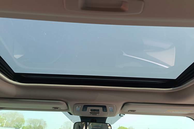 Used Toyota Granvia 2023 2.5L Hybrid Comfort Edition Headliner