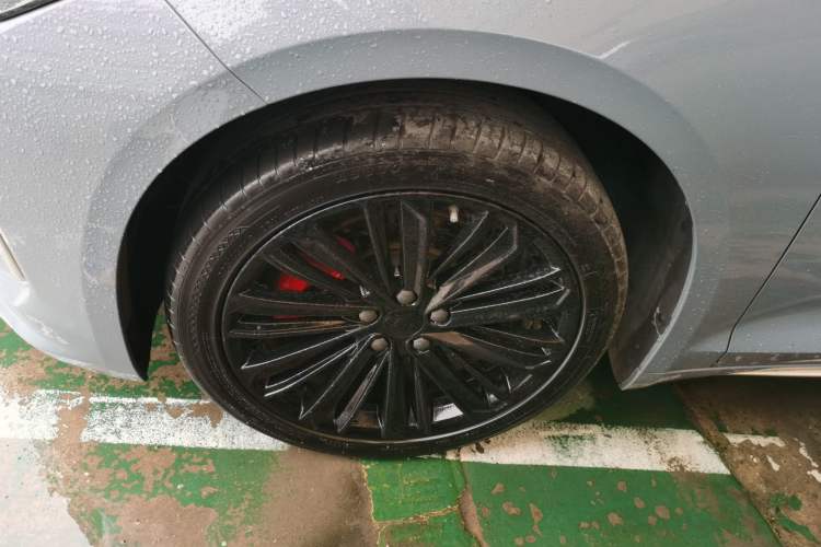 Used Geely Auto Preface 2024 Zhiqing 1.5TD Tiangong Edition Left Front Wheel Hub