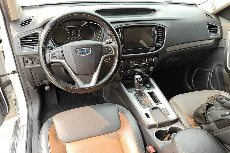 Used Geely Auto Vision X6 2016 1.3T CVT Flagship Model Center Console