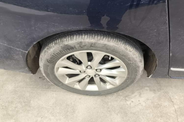 Used Buick GL8 2022 Avenir Avia Four-Seat Prestige Edition Right Rear Wheel Hub