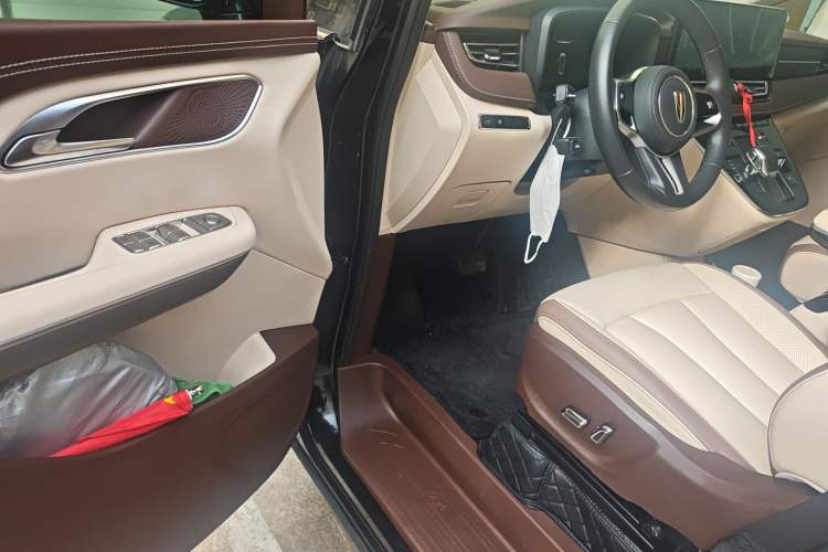 Used Hongqi HQ9 2023 2.0T Smart Connect Flagship Edition Driver Seat