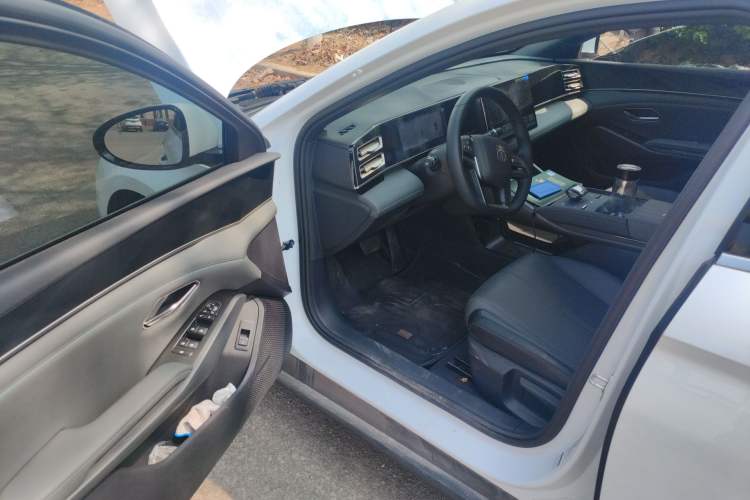 Used BYD Qin L 2025 DM-i Smart Drive 80KM Leading Model Driver Seat