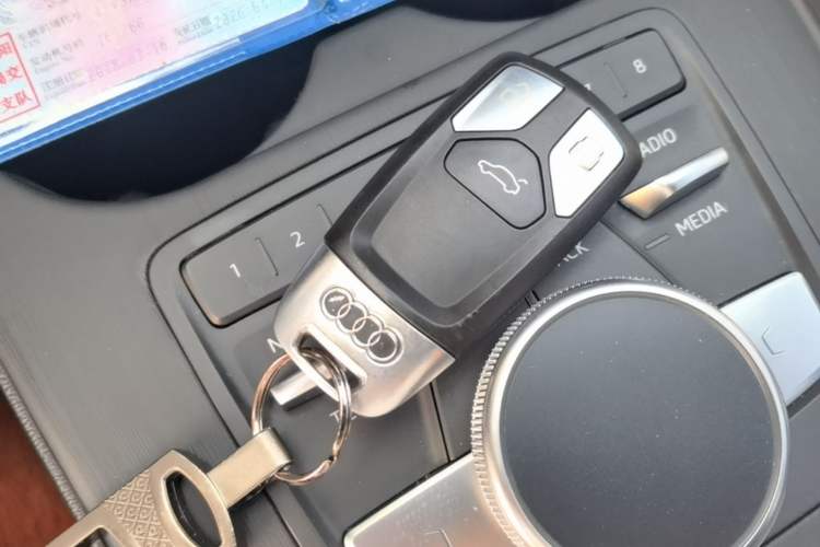 Used Audi A4L 2018 30th Anniversary Edition 40 TFSI Fashion Model
