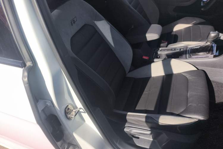 Used Volkswagen Golf 2017 280TSI Automatic R-Line Million-Vehicle Commemorative Edition Right Front Seat