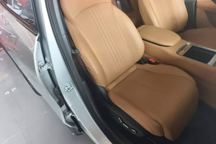 Used Geely Galaxy L7 2025 EM-i 115km Exploration+ Edition Right Front Seat