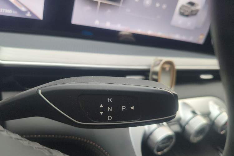 Used EXEED Lingyun 2024 300T Two-Wheel Drive Starlight Edition Gear Lever