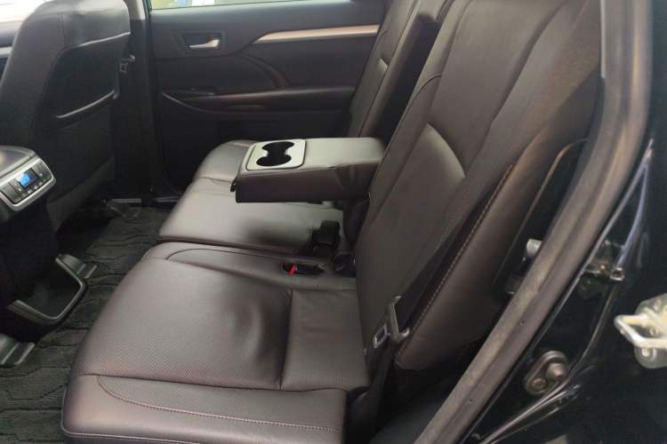 Used Toyota Highlander 2017 2.0T Four-Wheel Drive Luxury Edition 7 Seats Left Rear Seat