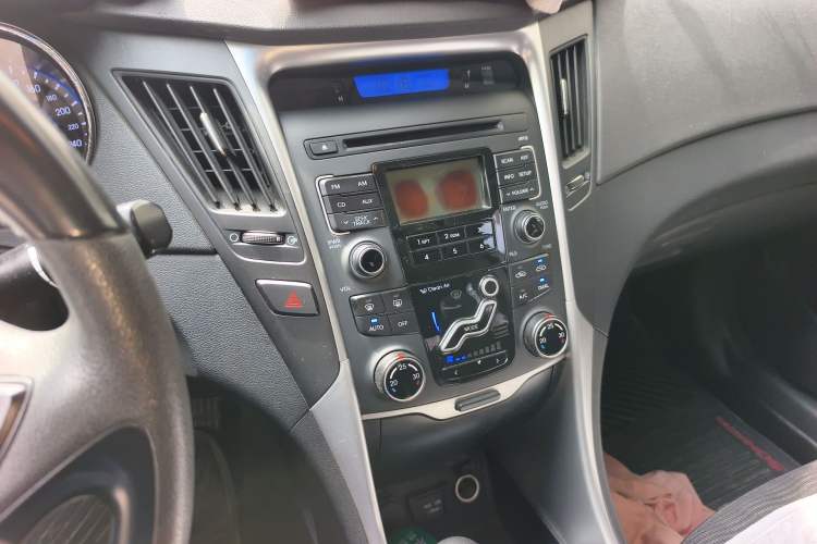 Used Hyundai Sonata 2011 2.0L Automatic Leading Edition Audio And AC Panel