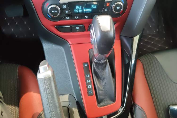 Used Ford Focus 2012 Hatchback 2.0L Automatic Luxury Sport Model Gear Lever