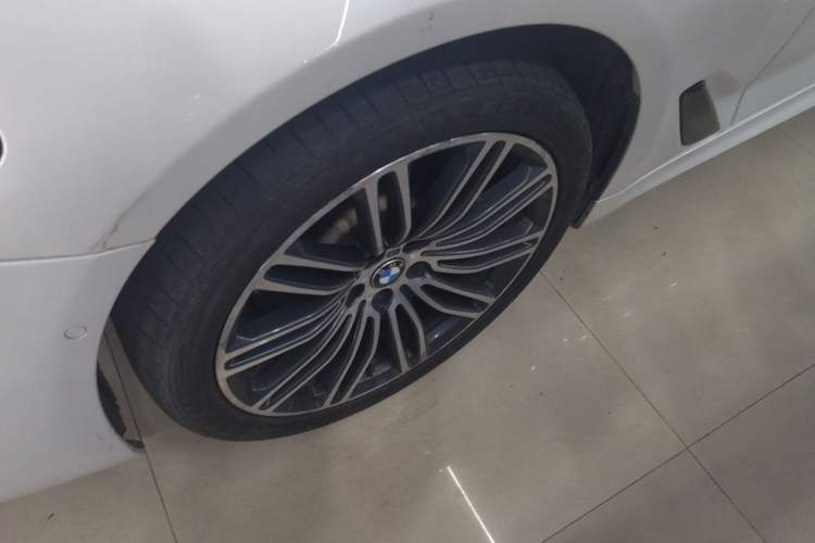 Used BMW 5 Series 2019 530Li Luxury Edition M Sport Package Exterior 4