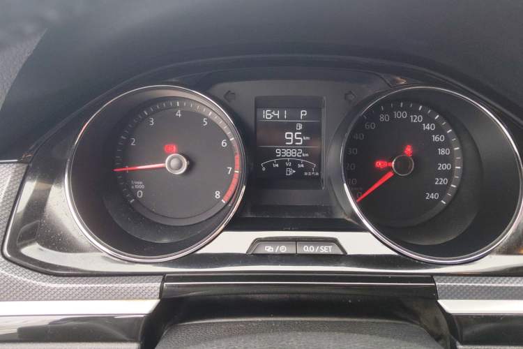 Used Volkswagen C-TREK 2018 1.5L Automatic Comfort Model Odometer Close Up