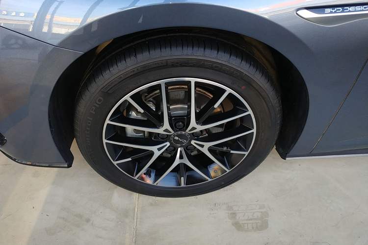 Used BYD Seal 07 DM-i 2025 DM-i 1.5L 125km Elite Model Left Front Wheel Hub