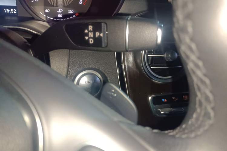 Used Mercedes-Benz GLC 2018 GLC 260 4MATIC Dynamic Edition Gear Lever