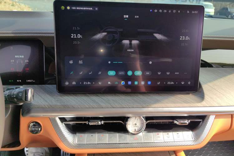 Used Tank 500 New Energy 2025 Hi4-Z Audio And AC Panel