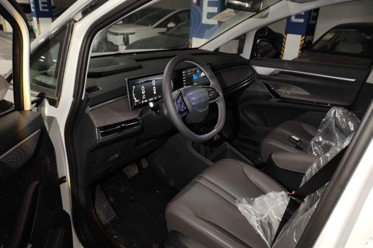 Used SAIC MAXUS Dajia 7 2024 Revised Version Super Hybrid Long-Range Edition Enjoyment Version Left Front Seat