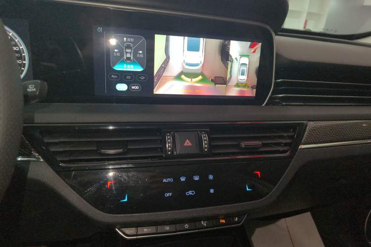 Used Hongqi HS5 2019 2.0T Smart Connect Flagship All-Wheel-Drive Version Audio And AC Panel