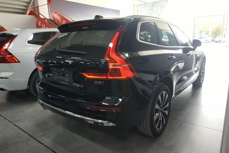 Used Volvo XC60 2024 B5 4x4 Smart Luxury Edition Rear Right 45 Deg