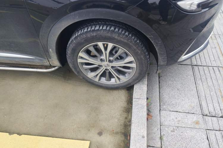 Used Buick Envision 2023 Encore Plus 652T Five-Seat Luxury Model