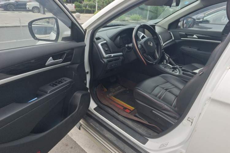 Used Dongfeng Aeolus AX7 2016 2.0L Automatic Zhiyi Trim