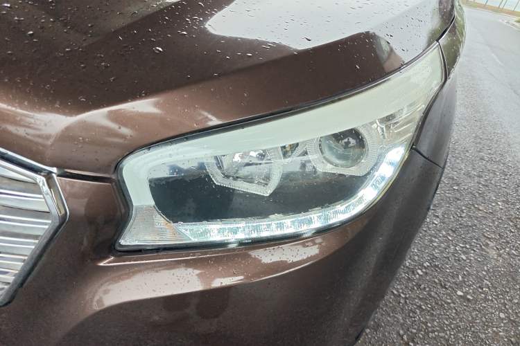 Used Huatai Santa Fe 2016 1.5T Gasoline Manual Two-Wheel Drive Smart Enjoyment i3 Model
