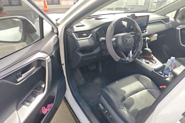 Used Toyota Wildlander 2023 Dual-Motor 2.5L E-CVT Four-Wheel Drive Prestige Edition Driver Seat