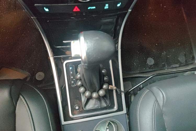 Used Haval H2 2015 1.5T Automatic Two-Wheel Drive Prestige Edition Gear Lever